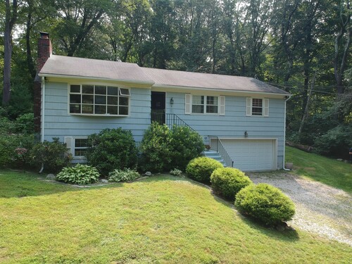  single family home for sale located at 5 Tanglewood Lane, Newtown, CT 06482