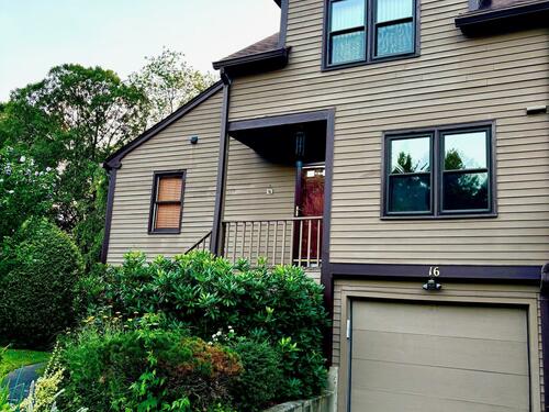  condo home for sale located at 16 Edgehill Circle, 16, Monroe, CT 06468