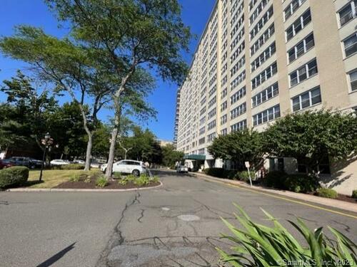condo home for sale located at 2625 Park Avenue, 3p, Bridgeport, CT 06604