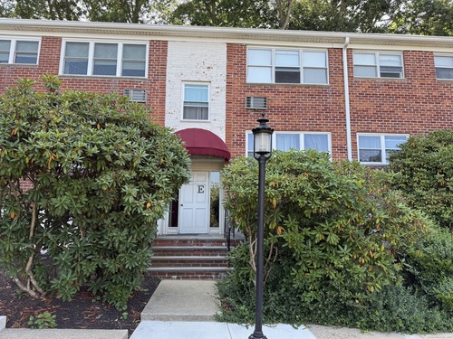  condo home for sale located at 11 Bedford Avenue, apt e4, Norwalk, CT 06850