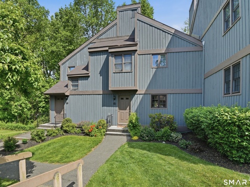  condo home for sale located at 102 Heatherwood Drive, 102, Brookfield, CT 06804