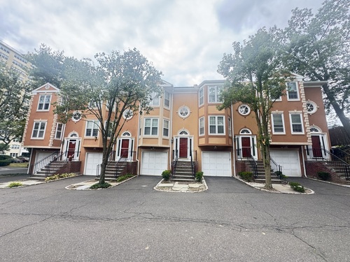  townhouse condo for sale located at 2675 Park Avenue, 3, Bridgeport, CT 06604