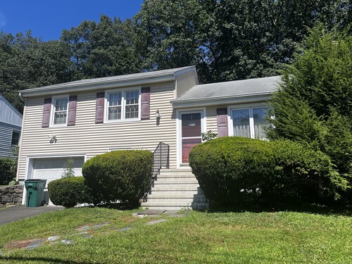  single family home sold located at 11 Skyline Drive, Danbury, CT 06810