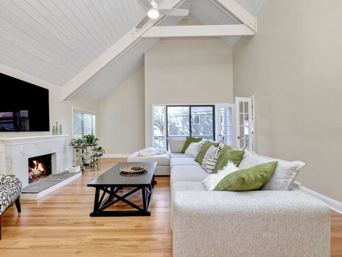  condo home for sale located at 193 Bayfield Lane, b, Stratford, CT 06614