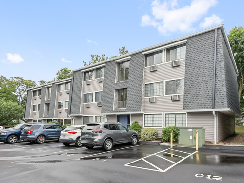  condo home for sale located at 187 Flax Hill Road, apt d5, Norwalk, CT 06854