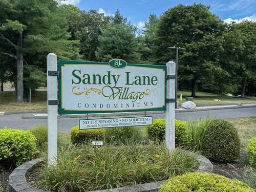  townhouse condo sold located at 13 Homestead Lane, 13, Brookfield, CT 06804