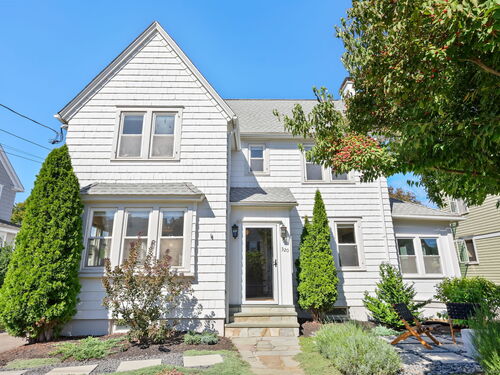  single family home sold located at 320 Lake Avenue, Bridgeport, CT 06605