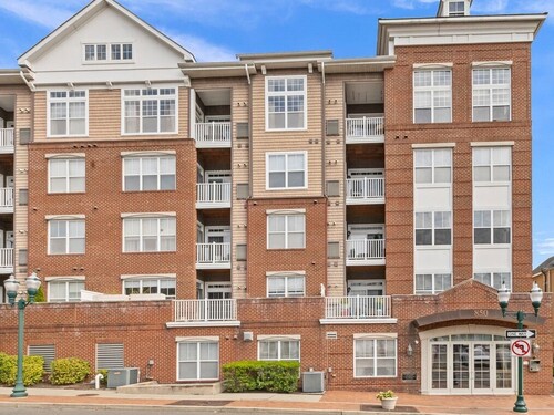  condo home for sale located at 850 East Main Street, apt 322, Stamford, CT 06902