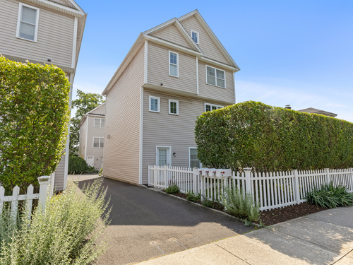  townhouse condo for sale located at 214 Seaside Avenue, Stamford, CT 06902