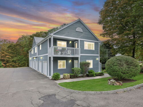  condo home for sale located at 302 Fairmount Drive, b, Monroe, CT 06468