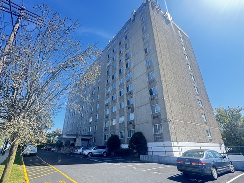  condo home for sale located at 120 Huntington Turnpike, 801, Bridgeport, CT 06610