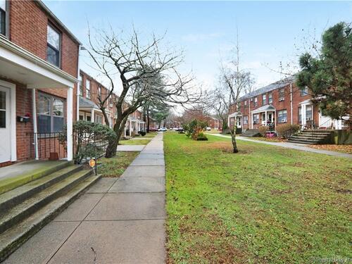  townhouse condo for sale located at 11 Nob Hill Circle, 11, Bridgeport, CT 06610