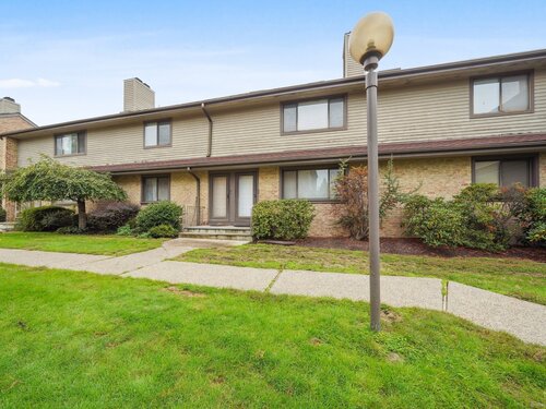  condo home for sale located at 2289 Bedford Street, g17, Stamford, CT 06905