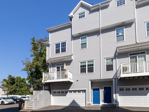  townhouse condo for sale located at 175 West Avenue, 6, Stamford, CT 06902