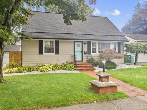  single family home for sale located at 125 Meadowbrook Road, Stratford, CT 06614