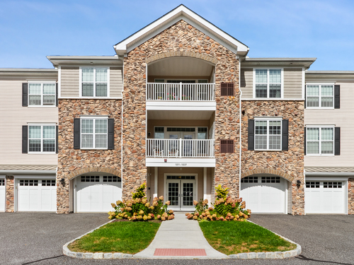  condo home sold located at 1024 Brookside Court, 1024, Newtown, CT 06470