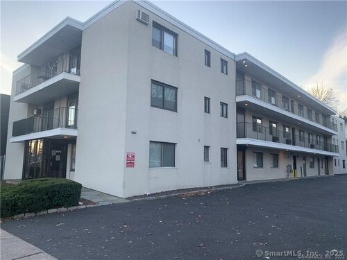  condo home for sale located at 900 Hope Street, apt 8c, Stamford, CT 06907
