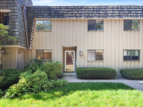  condo home for sale located at 79 Ledgebrook Drive, 79, Norwalk, CT 06854