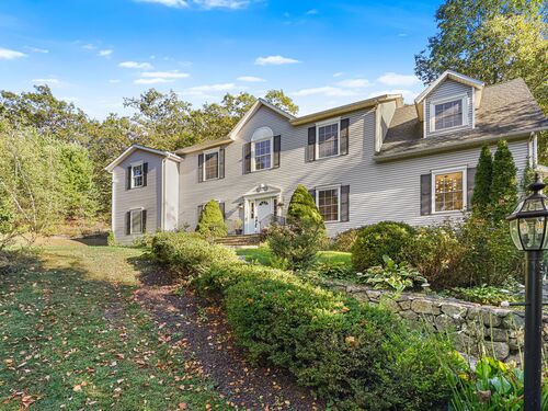  single family home for sale located at 2 Abbey Lane, Newtown, CT 06470