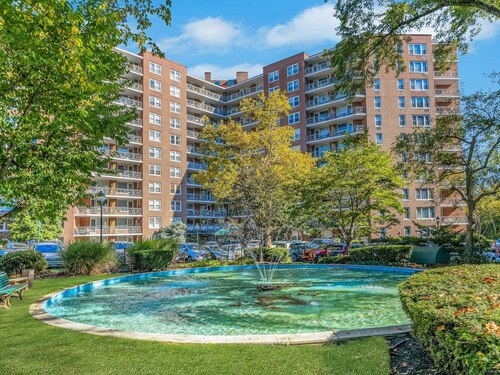  condo home for sale located at 71 Strawberry Hill Avenue, apt 203, Stamford, CT 06902