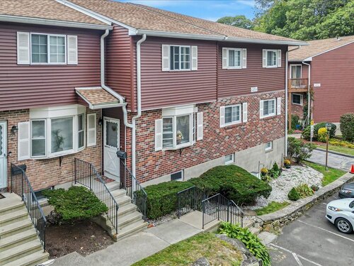  townhouse condo for sale located at 225 Edgemoor Road, apt h, Bridgeport, CT 06606