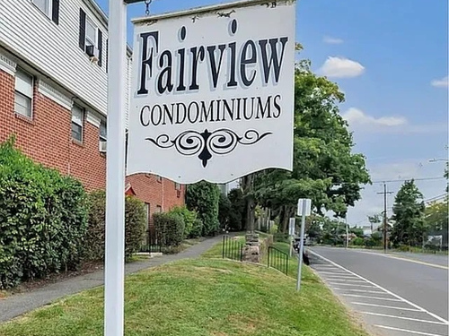  condo home for sale located at 16 Fairview Drive, apt 3, Danbury, CT 06810