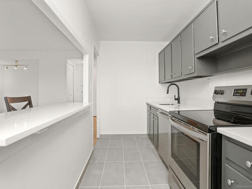  condo home for sale located at 80 Cartright Street, 8b, Bridgeport, CT 06604