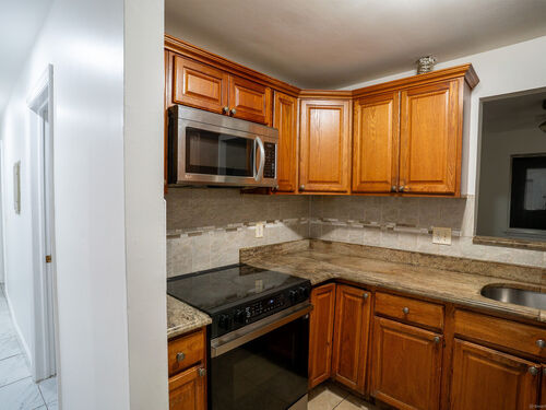  condo home for sale located at 81 Coalpit Hill Road, apt b, Danbury, CT 06810