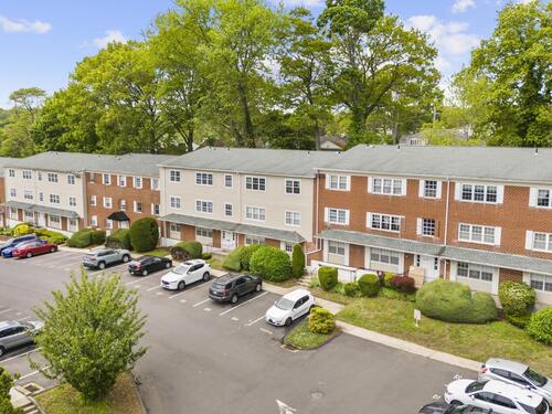  condo home for sale located at 50 Greenhouse Road, 65d, Bridgeport, CT 06606