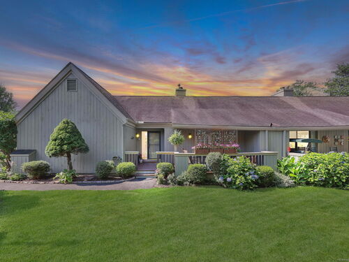  condo home for sale located at 617 Cherokee Lane, b, Stratford, CT 06614