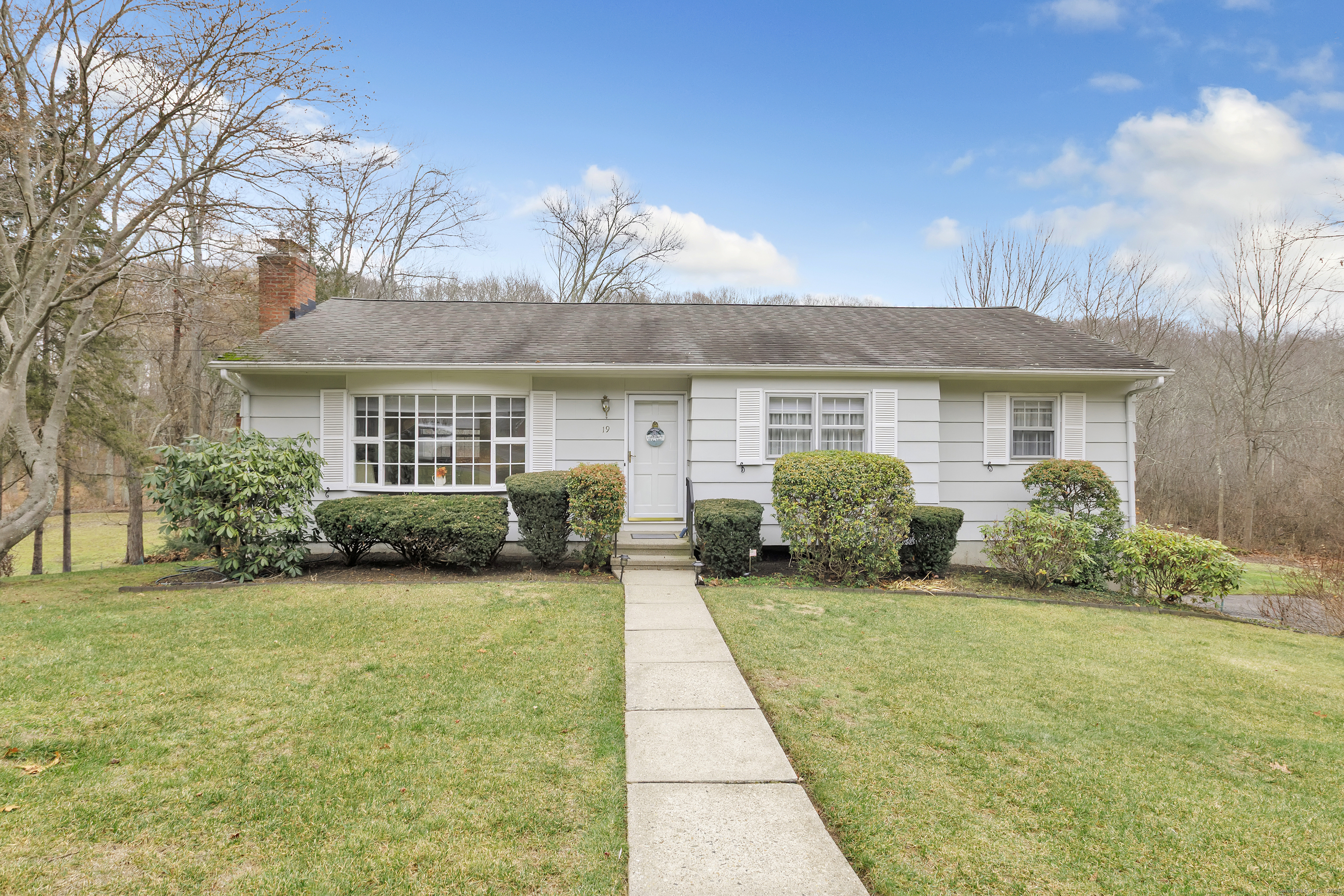 19 Robin Lane, Shelton, CT 06484 | For Sale at $529,900