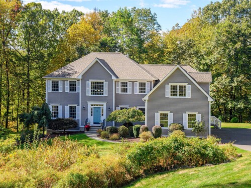  single family home for sale located at 10 Wedgewood Court, Newtown, CT 06470