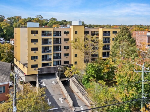  condo home for sale located at 970 Hope Street, 4j, Stamford, CT 06907