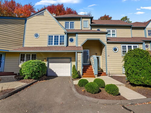  townhouse condo for sale located at 19 L Hermitage Drive, 19, Shelton, CT 06484