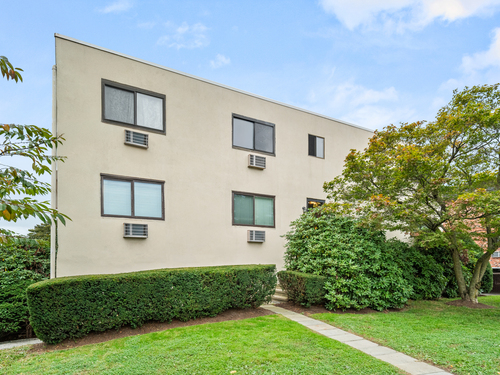  condo home for sale located at 737 Cove Road, d2, Stamford, CT 06902