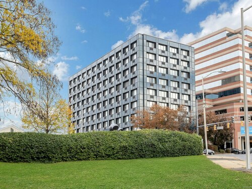  condo home for sale located at 300 Broad Street, 902, Stamford, CT 06902