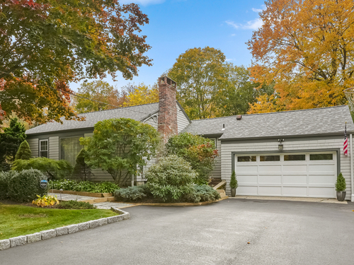  single family home for sale located at 39 Sunset Road, Easton, CT 06612