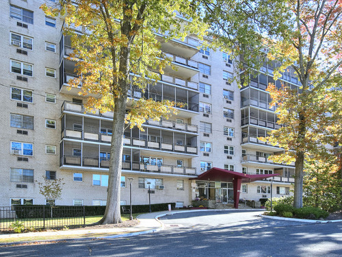  condo home for sale located at 80 Cartright Street, 8j, Bridgeport, CT 06604