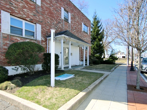  condo home for sale located at 43 Crescent Street, apt 11, Stamford, CT 06906
