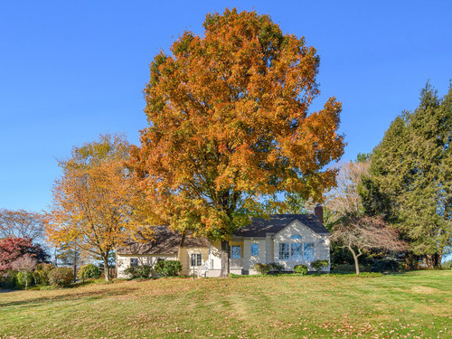  single family home for sale located at 10 Valley View Road, Newtown, CT 06470