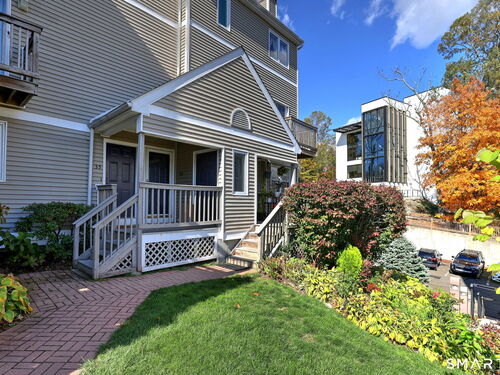  condo home for sale located at 38 Glenrock, 38, Norwalk, CT 06850