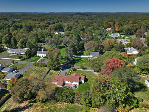  single family home for sale located at 16 Manor Lane, Easton, CT 06612