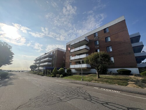 Waterfront condo home for sale located at 1460 Elm Street, 322, Stratford, CT 06615