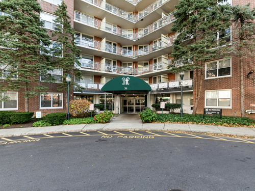  condo home for sale located at 71 Strawberry Hill Avenue, 305, Stamford, CT 06902