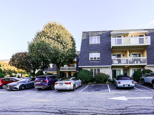 Waterfront townhouse condo for sale located at 61 Seaview Avenue, apt 51, Stamford, CT 06902
