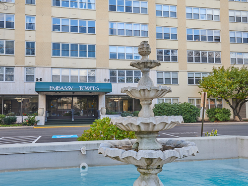  condo home for sale located at 2625 Park Avenue, 5n, Bridgeport, CT 06604