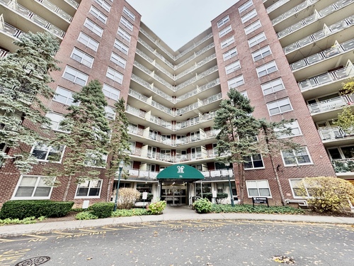  condo home for sale located at 71 Strawberry Hill Avenue, apt 421, Stamford, CT 06902