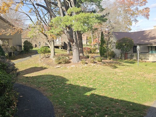  townhouse condo for sale located at 289 Agawam Drive, b, Stratford, CT 06614