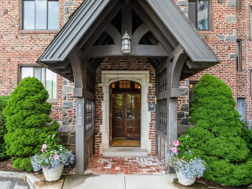  condo home for sale located at 47 Lafayette Place, apt 6j, Greenwich, CT 06830