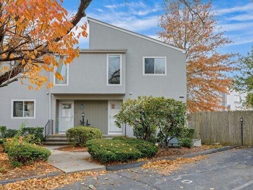  townhouse condo for sale located at 52 Randall Avenue, apt 8, Stamford, CT 06905